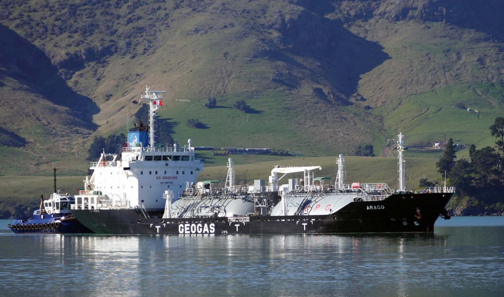 Oil products tanker