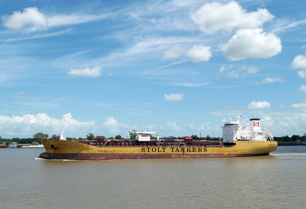 Oil and chemical tanker